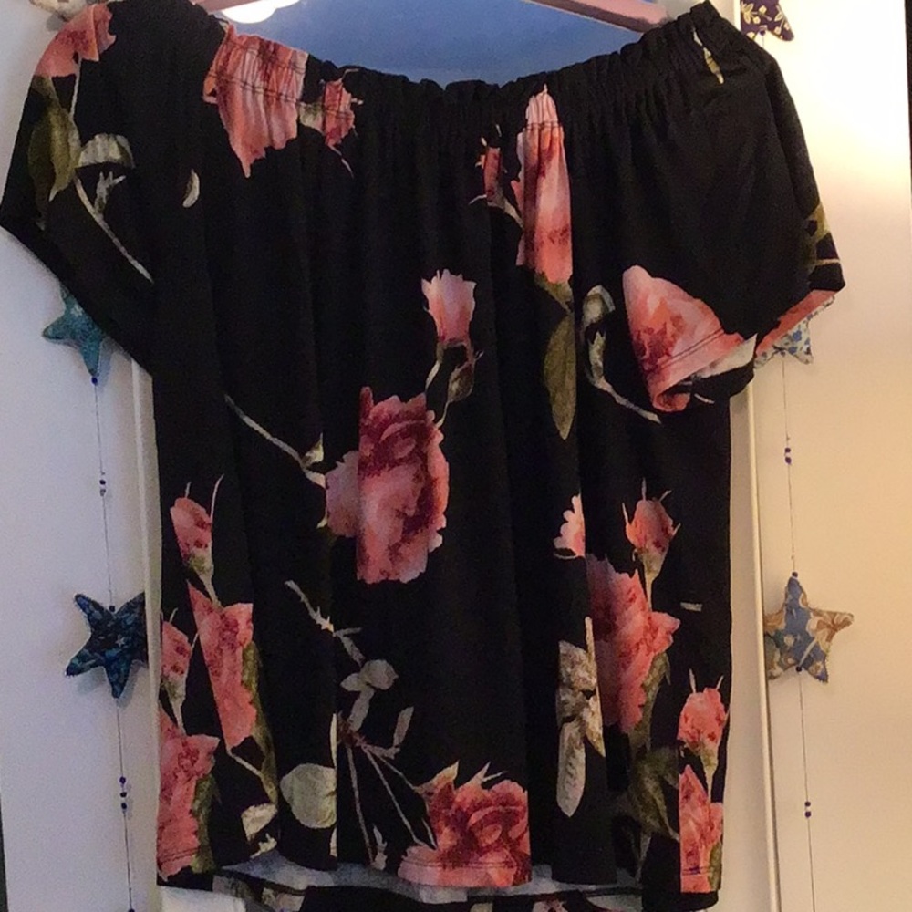 Cute black/coral top S
